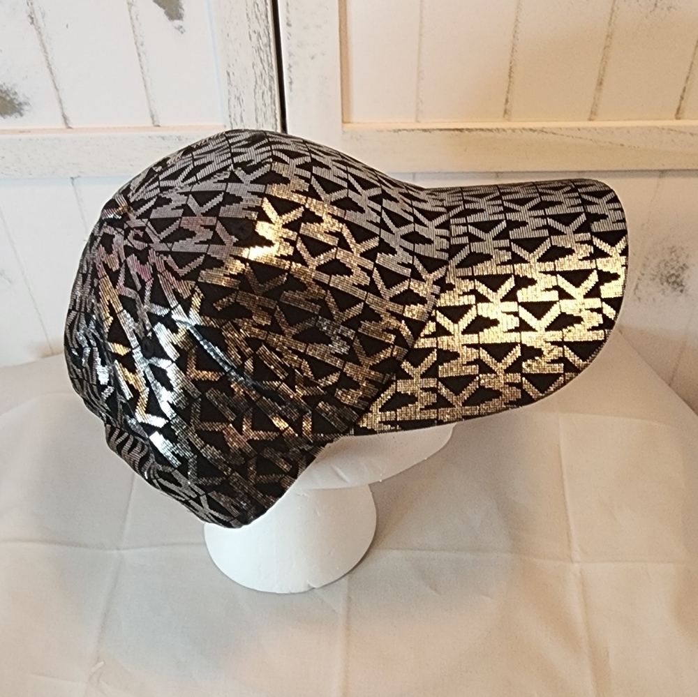 Michael Kors Signature Logo Cap Metallic Black